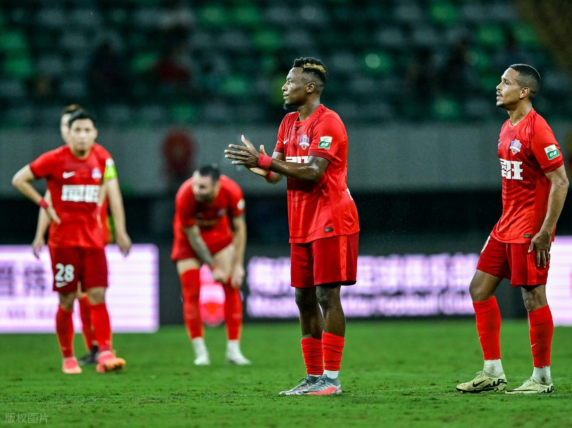 包含赛后欧超杯焦点战；阿贾克斯远射贴柱；更衣室稳定；球队文化再被提及的词条